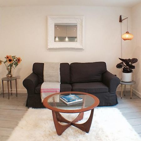 Old Town Castle View Apartment 에든버러 외부 사진