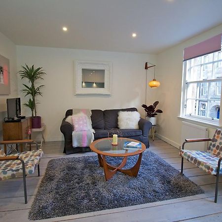 Old Town Castle View Apartment 에든버러 외부 사진