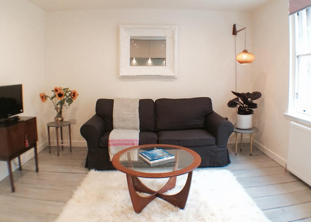 Old Town Castle View Apartment 에든버러 외부 사진