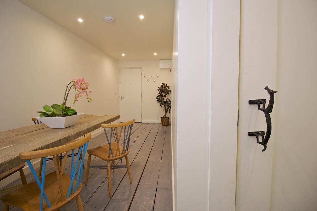 Old Town Castle View Apartment 에든버러 외부 사진