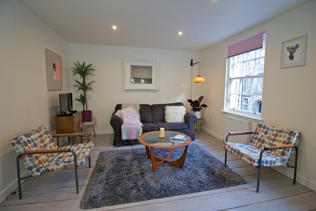 Old Town Castle View Apartment 에든버러 외부 사진